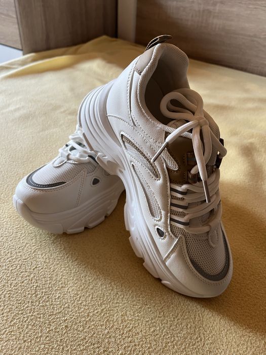 Дамски обувки.