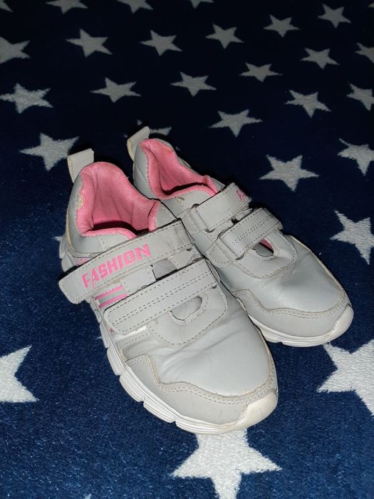 Продам кроссовки детские