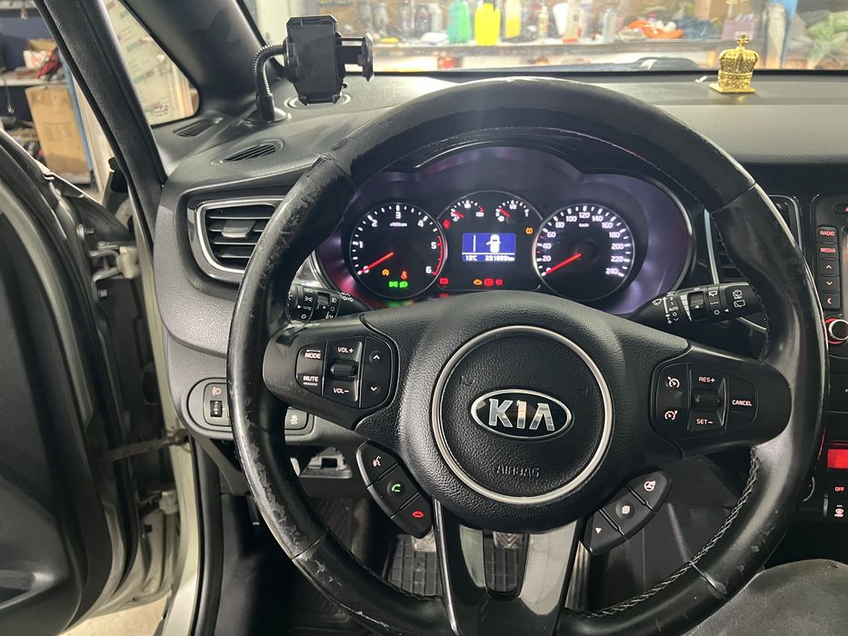 Kia Carens 1.7 CRDI 16 v