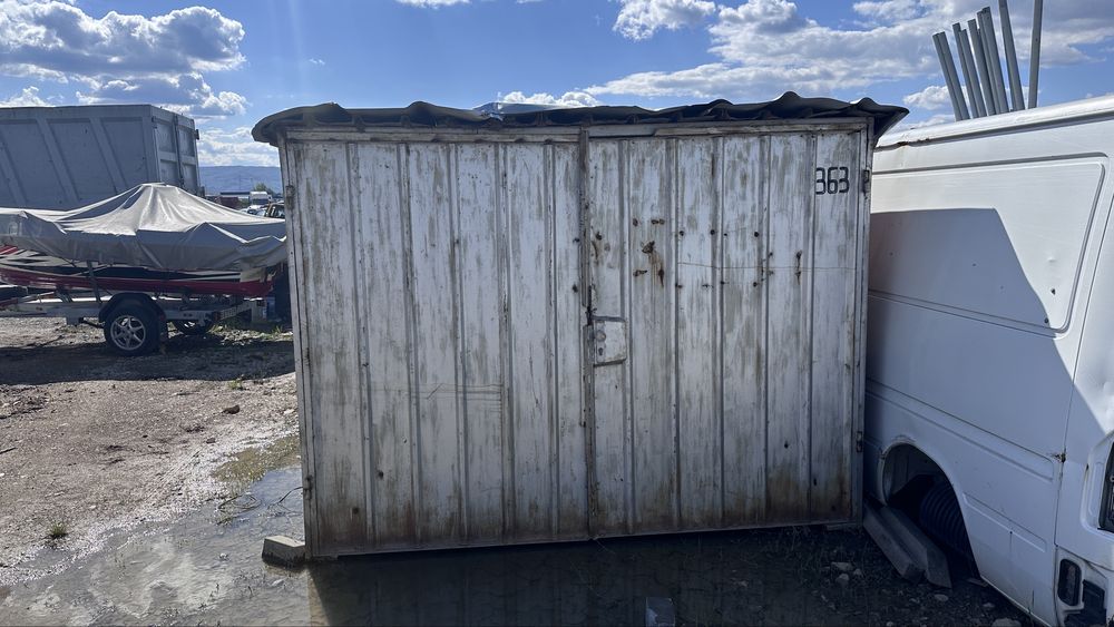 Метален гараж