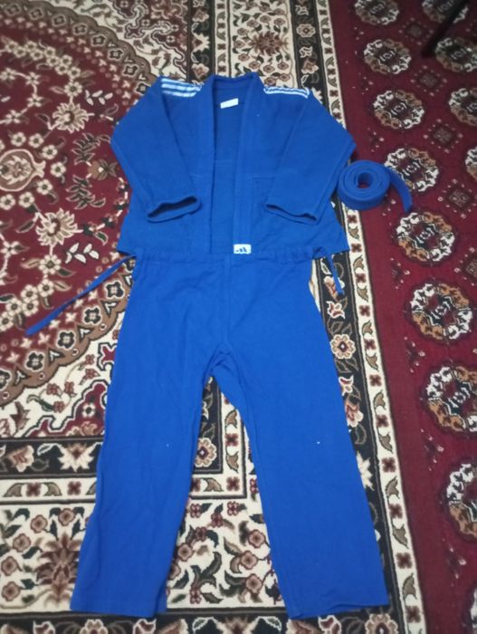 Dzyodo kimano kiyimi sotiladi