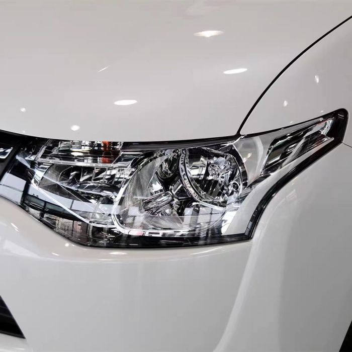 Стекла фар  Mitsubishi outlander 12-14г.