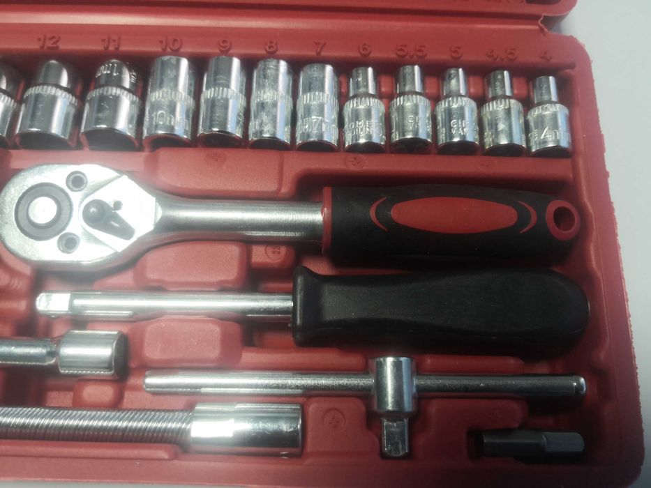 Trusa 46 piese cu chei tubulare, biti, clichet