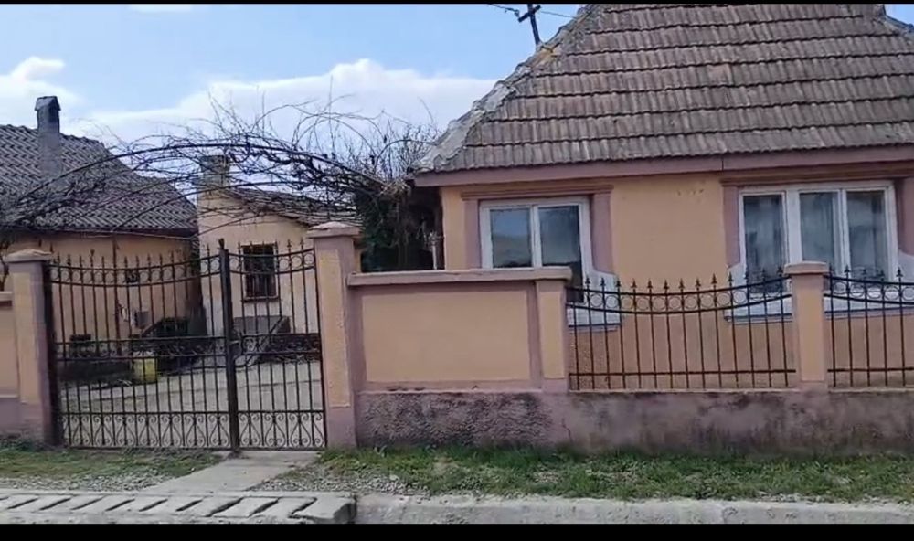 Casă de vânzare în centrul comunei Tileagd – la doar 24 km de Oradea