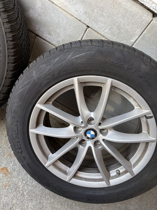 Vând 4 anvelope iarnă 225/60 R18 pe jante BMW originale