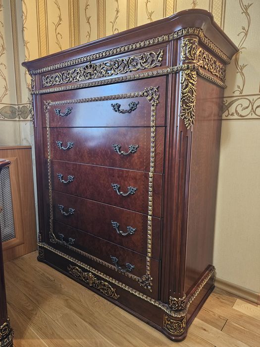 Комод стол и стул