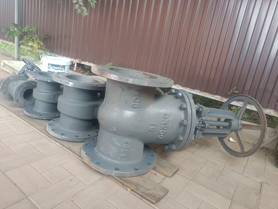 Продам задвижки новые