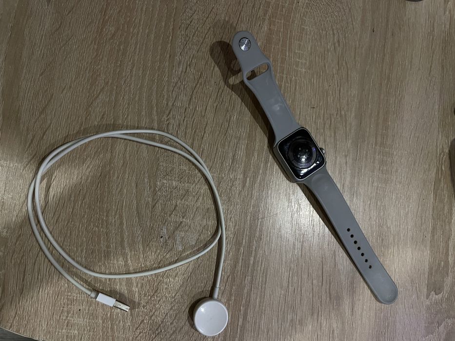 Продам часы с зарядкой