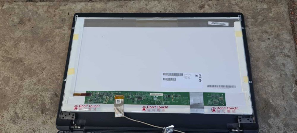 Display de 17,3" pentru laptop mufa cu 40 pini,stare buna