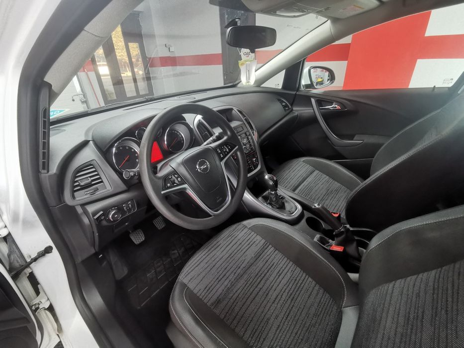 Vand Opel Astra berlina 2018