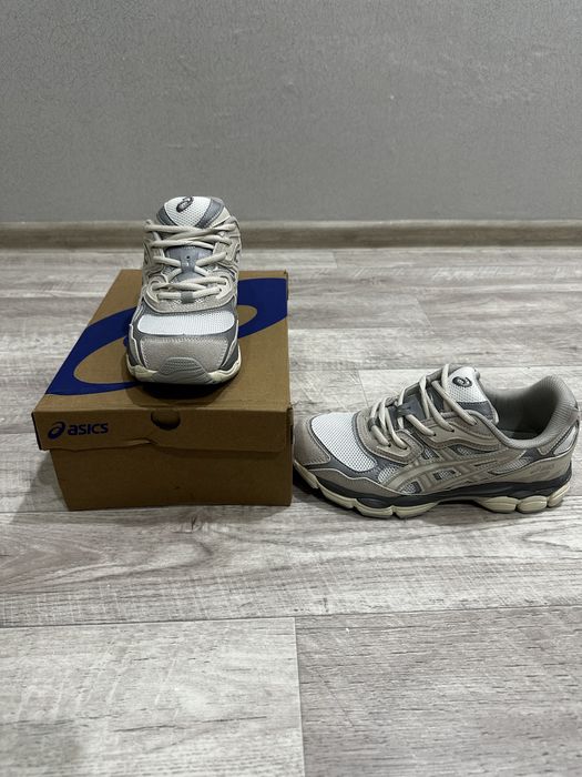 продам кроссовки asics