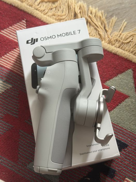Продаю стабилизатор dji osmo mob 7