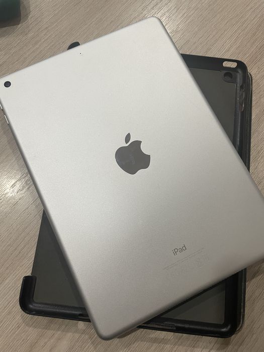 Продам IPad 5 поколения