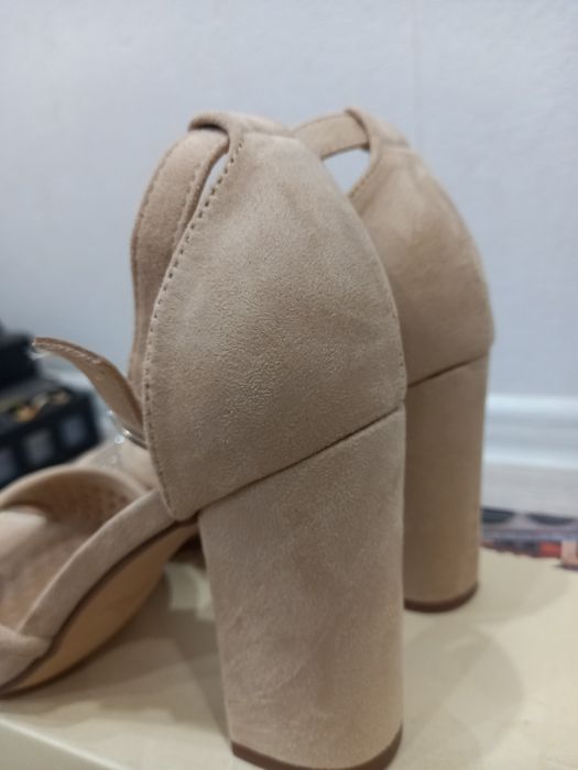 Продается женская туфли