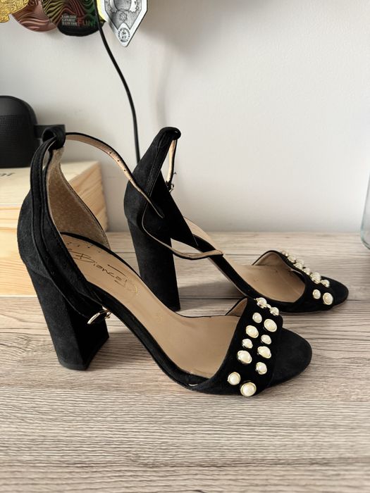 Vand sandale piele negre cu margele