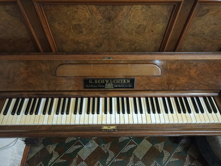 Продам антикварное пианино