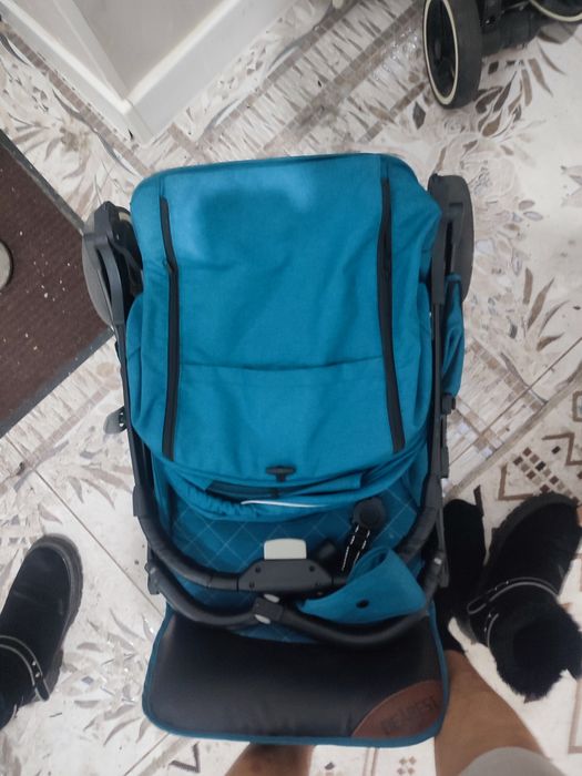 Продаю 2 коляски, 2 манежки и стульчик