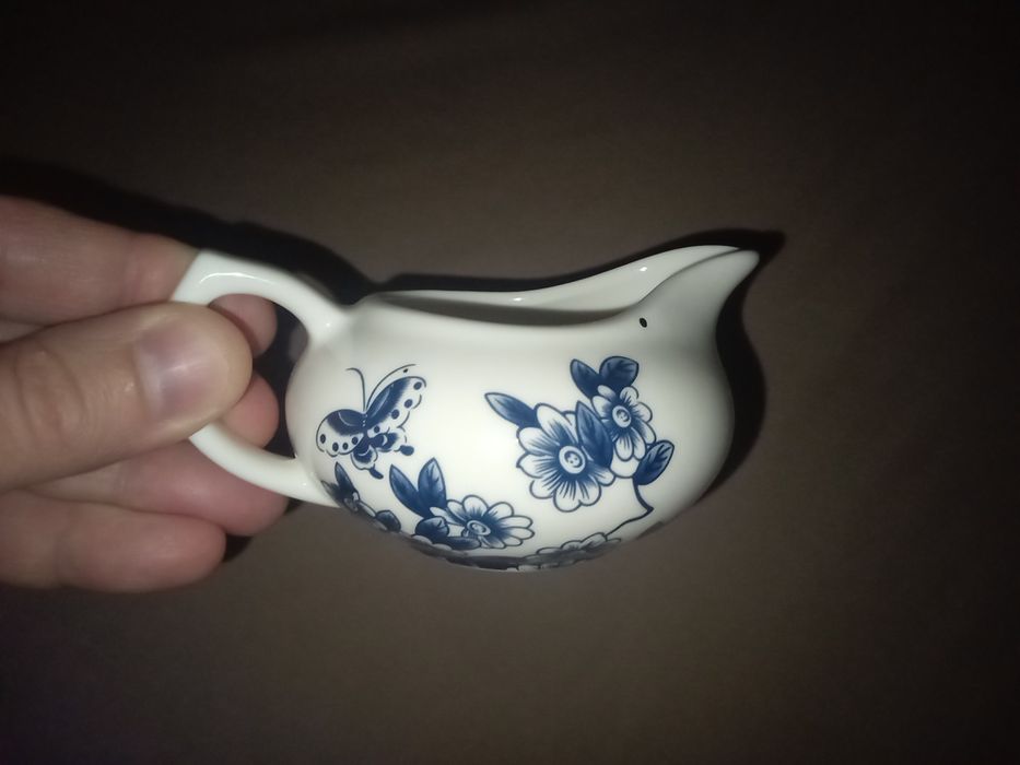 Фарфоровый молочник