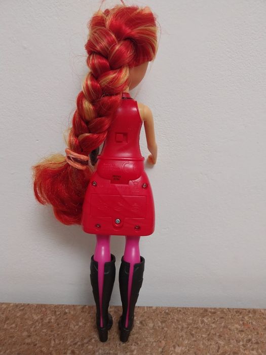 Păpușă ponei Sunset-Shimmer