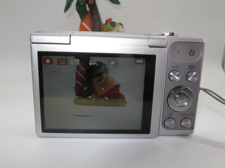 Panasonic Lumix DMC SZ10 ултра компактен цифров фотоапарат със селфи флип екран, дигитална камера с Leica оптика, като нова, работи отлично