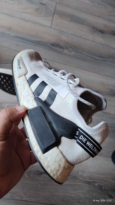 Adidas NMD R1 V2