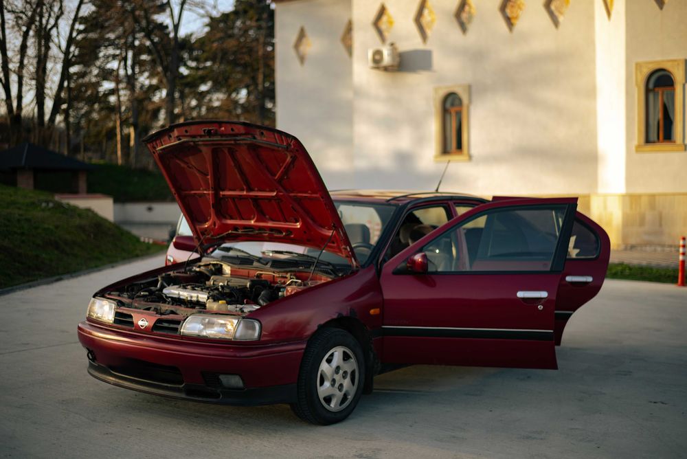 Nissan Primera Invitation P10 Hatchback 1995 1.6 DOHC