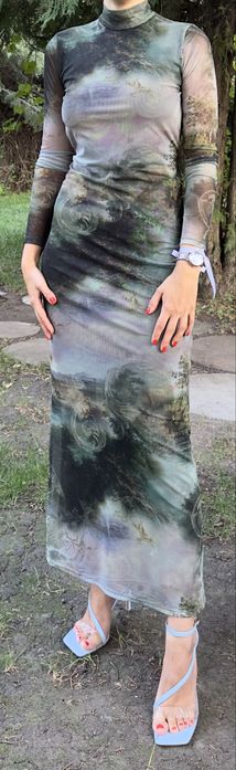 Елегантна дълга рокля с гол гръб