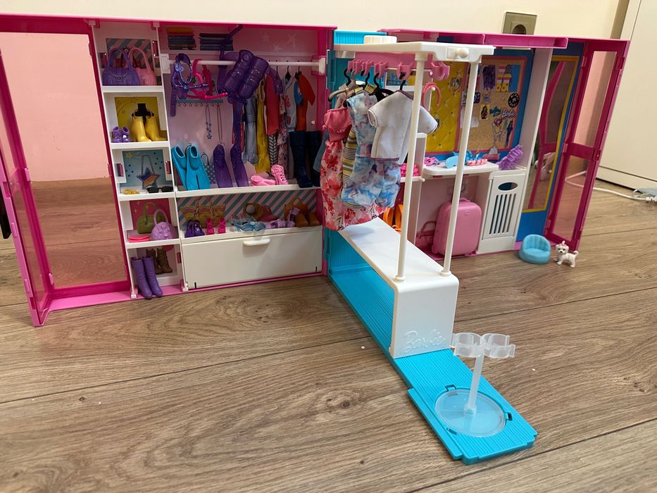 Гардероб - магазин на Барби