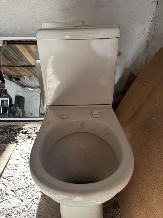 Продам керамический унитаз