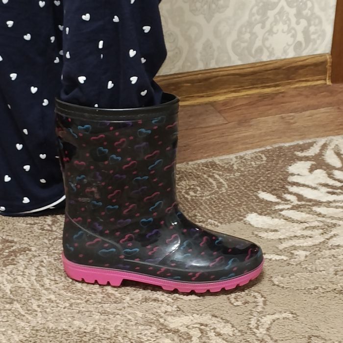 Продам детские резиновые сапоги