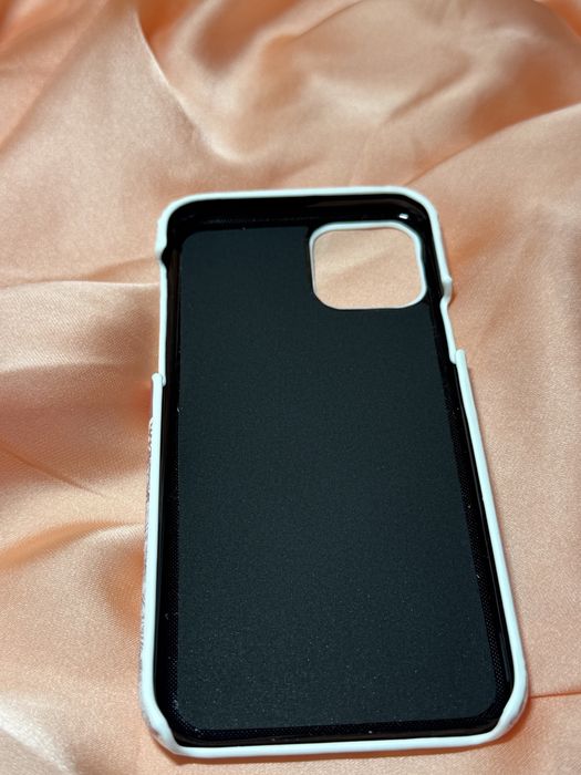 Huse model Dior pentru iPhone