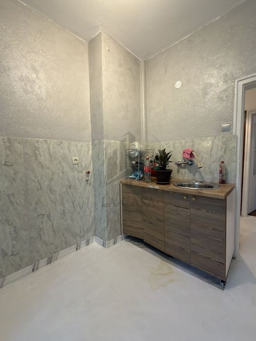 ул. Искър, кв. Оборище - 2 ст. за продажба