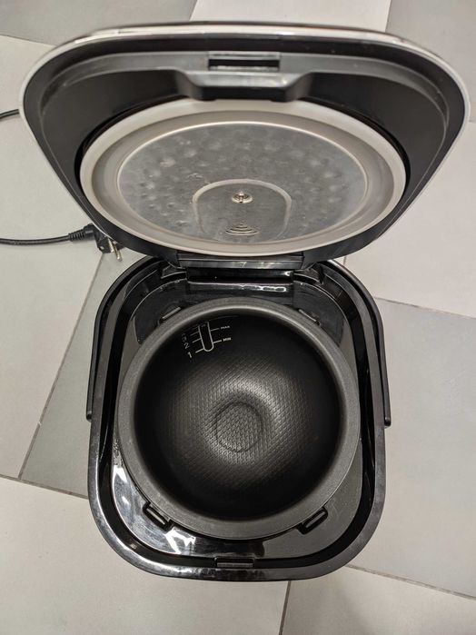 Multicooker Tefal cu bol sferic