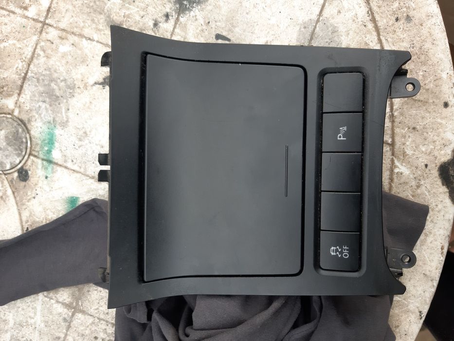 Scrumieră cu butoane ESP si Parktronic pentru VW Golf 6