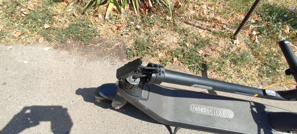 Segway Ninebot E2 Pro – електрическа тротинетка + зарядно