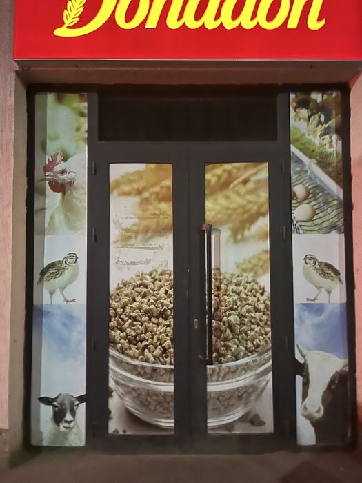 Razmerlari 250 uzunligi balanligi 270 bundan 3 ta bor