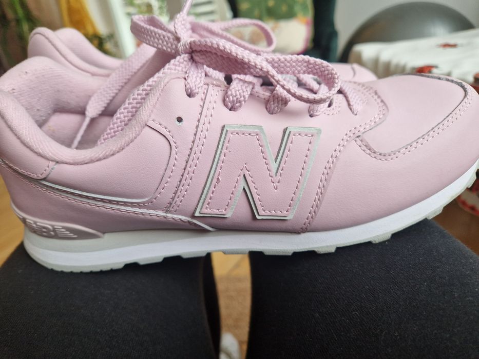 Adidasi New Balance classic 574 nr 39