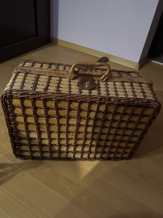 Vand set picnic pentru 4 persoane