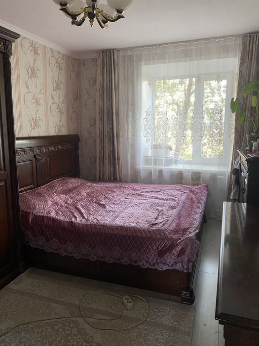 Продаю спальный гарнитур чистое дерево