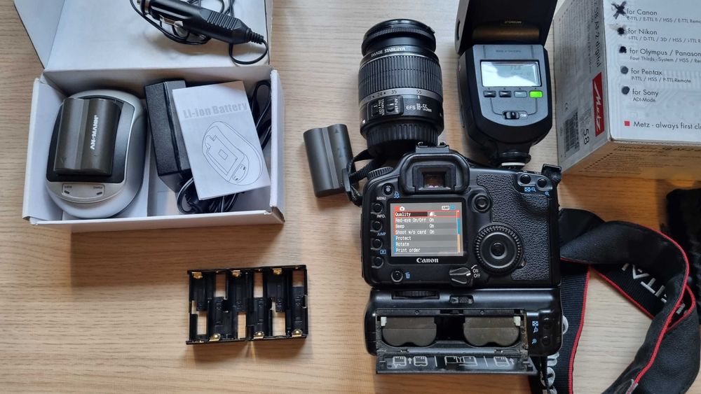 Kit Foto Complet Canon 30D+Obiectiv+Blitz Metz+Grip Original+4 Baterii