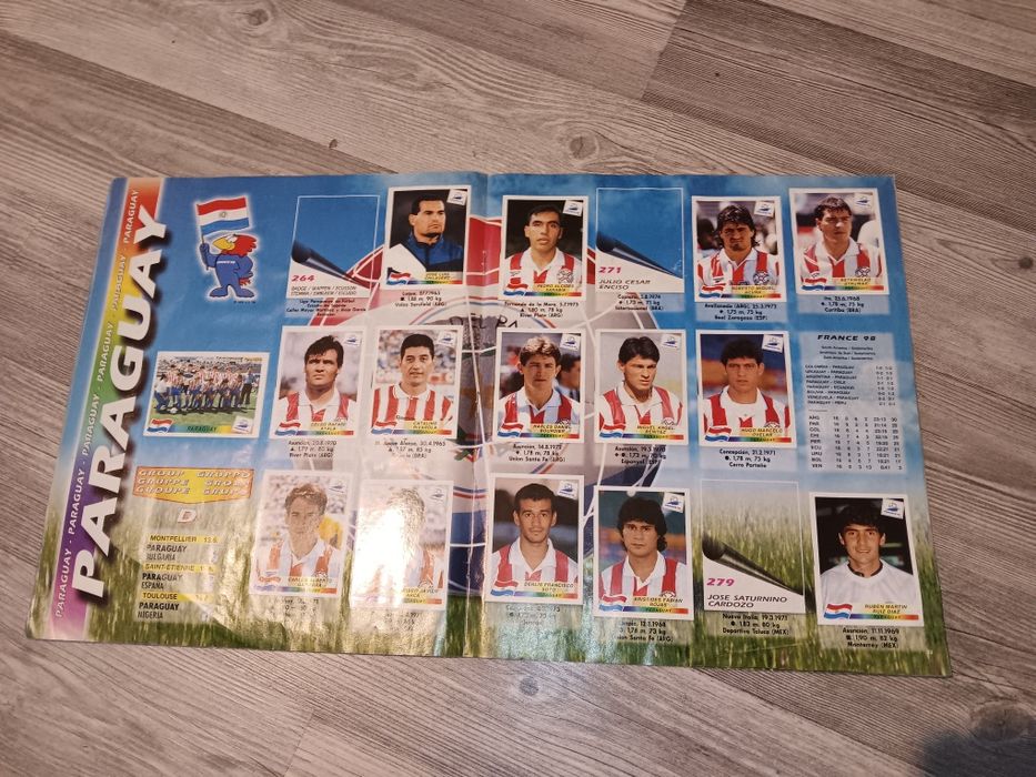 албум france 98 частично събран