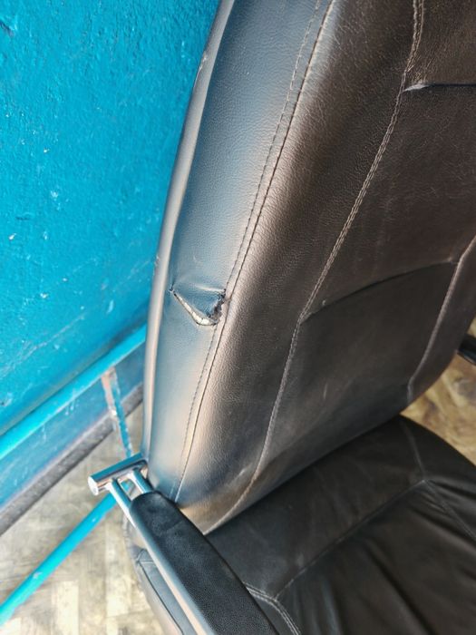 Продаю кресло есть пару коциков,