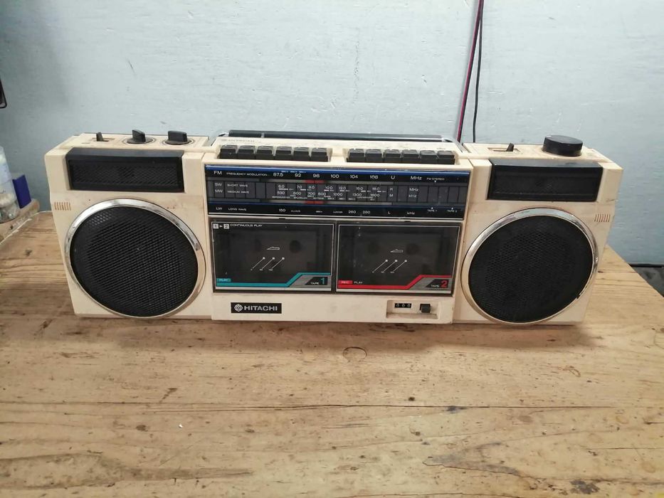 radio casetofon de colectie HITACHE