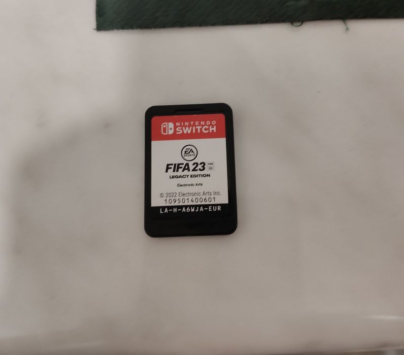 Nintendo switch 1 și jocuri mk11 mario cart deluxe și fifa23 (cluj)