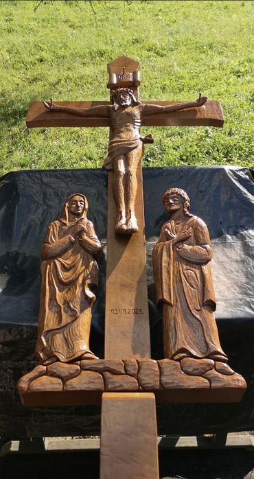 Troițe, răstigniri. Din lemn de stejar, uscat!