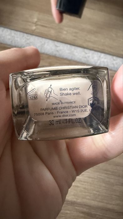 Продам тональную основу Dior