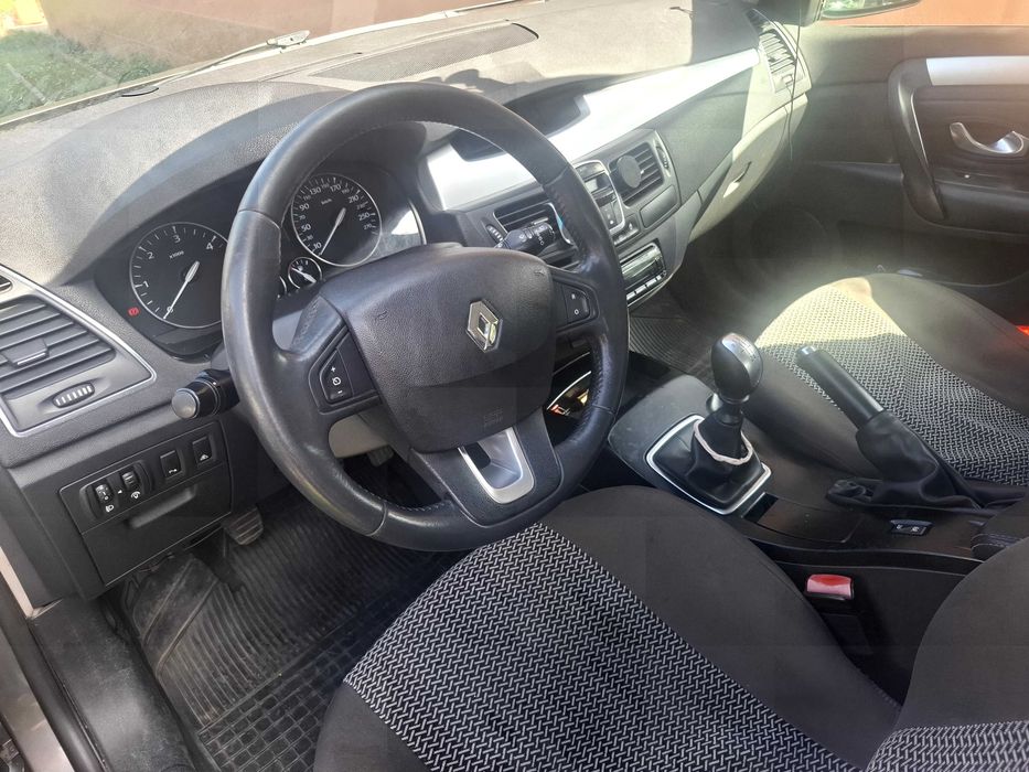 Vând mașină Renault laguna 3