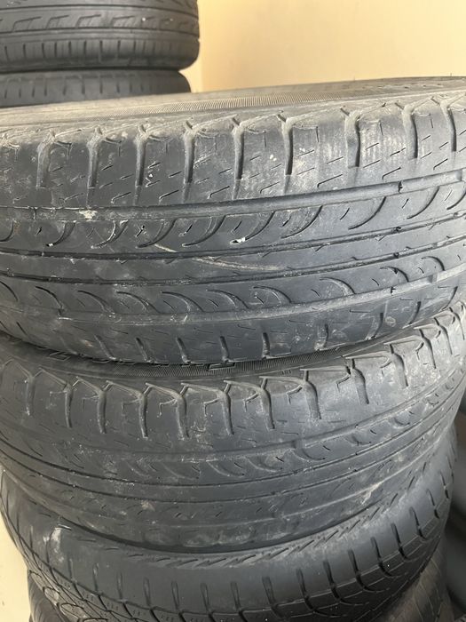 Продам пару шин на 15