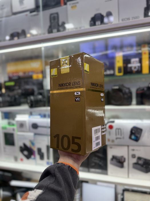 Nikon micro nikkor 105 mm f2.8 lens