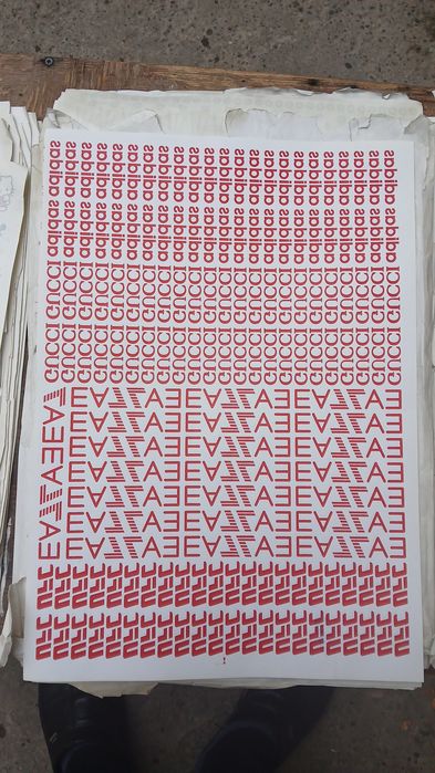 Наклека сотилади